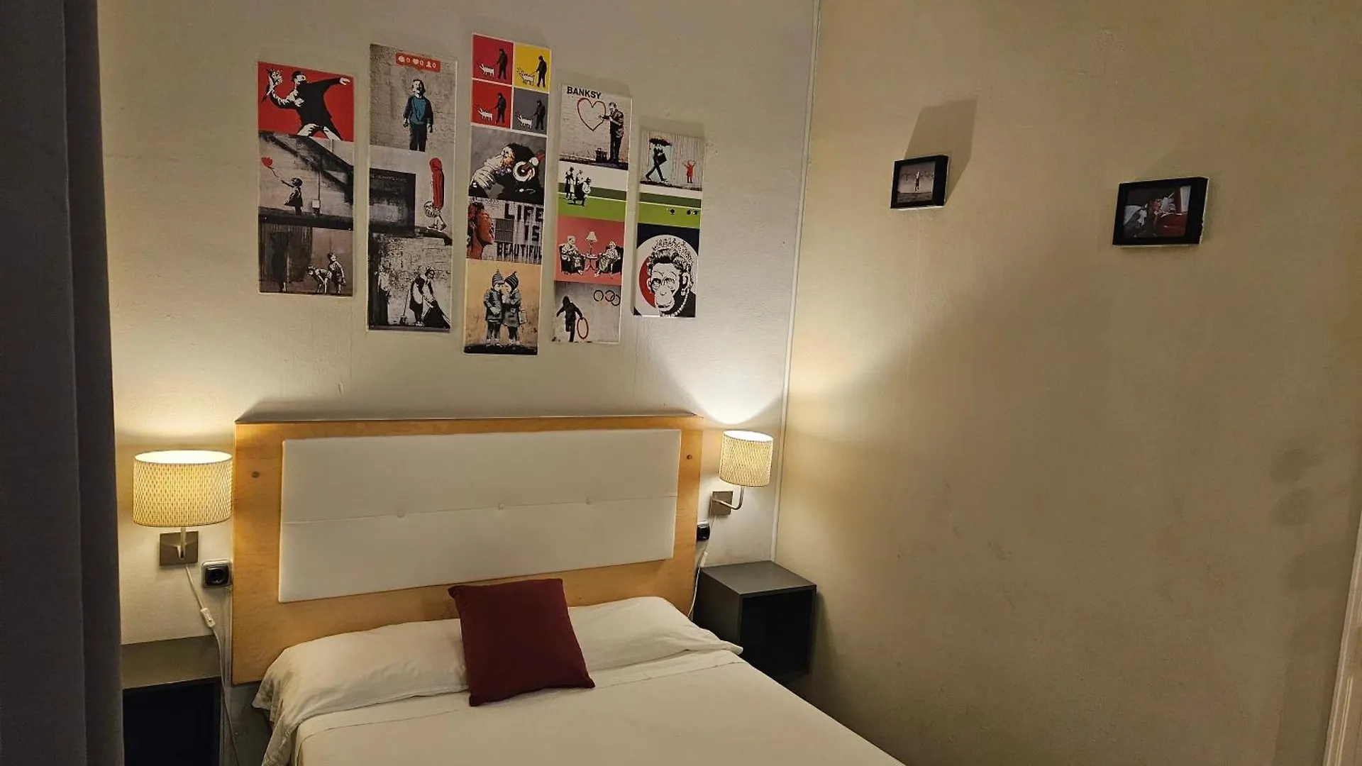 Wow Hostel Barcelona Spain