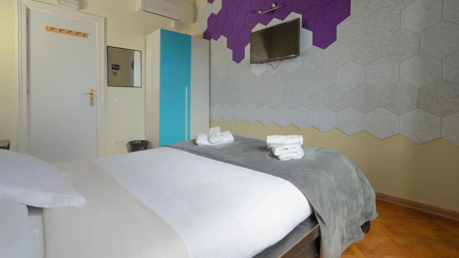 Wow Hostel Barcelona 0*,  Spain